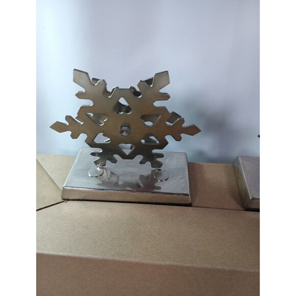 Pair of Silver Snowflake Stocking Holders – Mantelpiece Christmas Decor – Metal - Picture 7 of 13